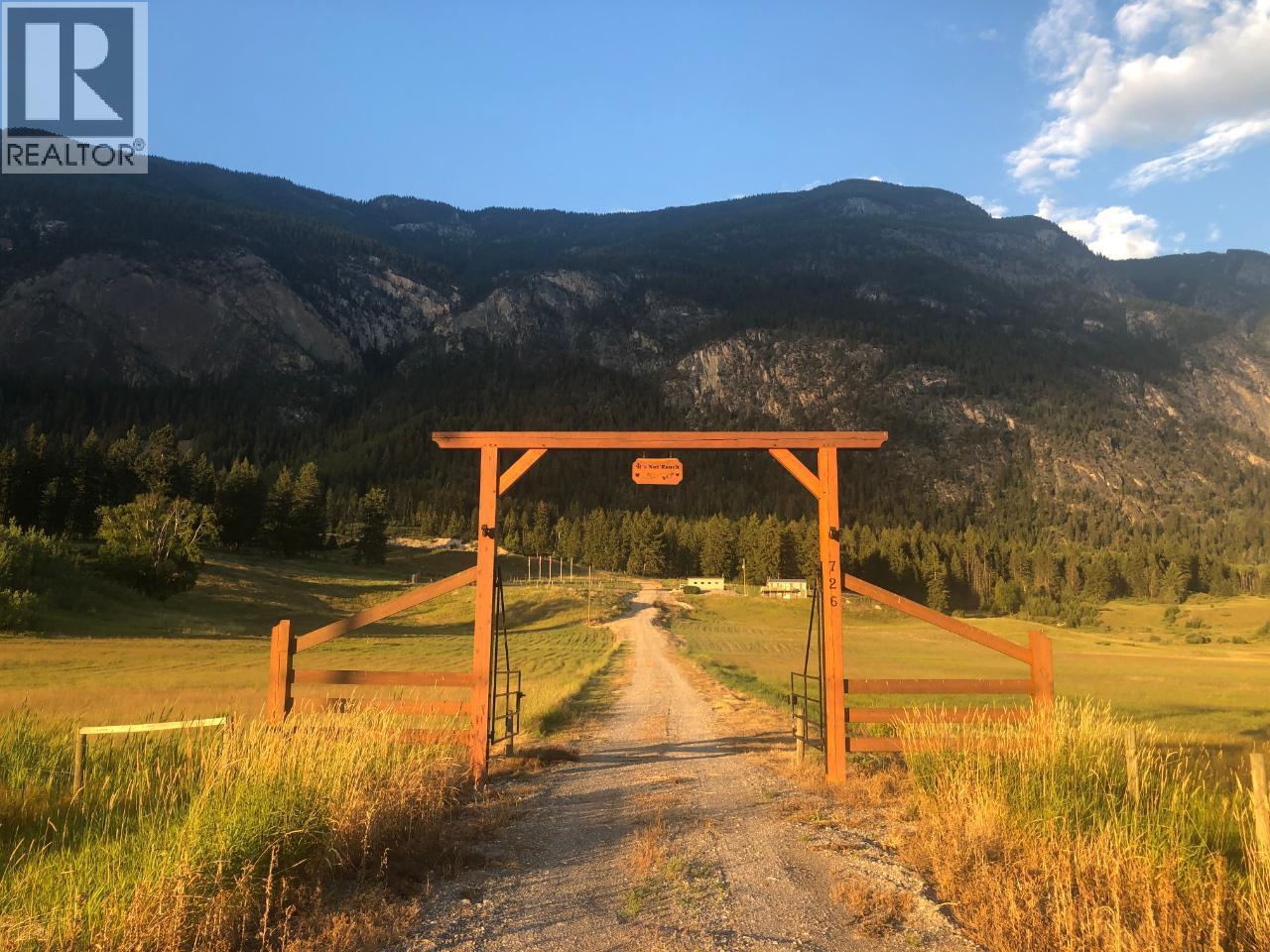 726 95 Highway, Spillimacheen, British Columbia  V0A 1M0 - Photo 4 - 10379083
