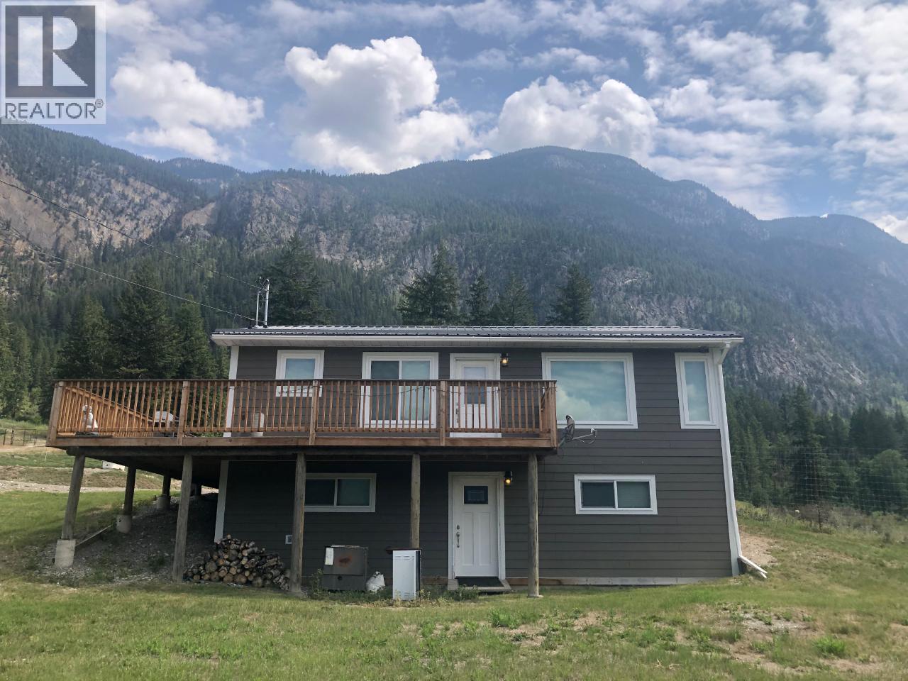 726 95 Highway, Spillimacheen, British Columbia  V0A 1M0 - Photo 8 - 10379083