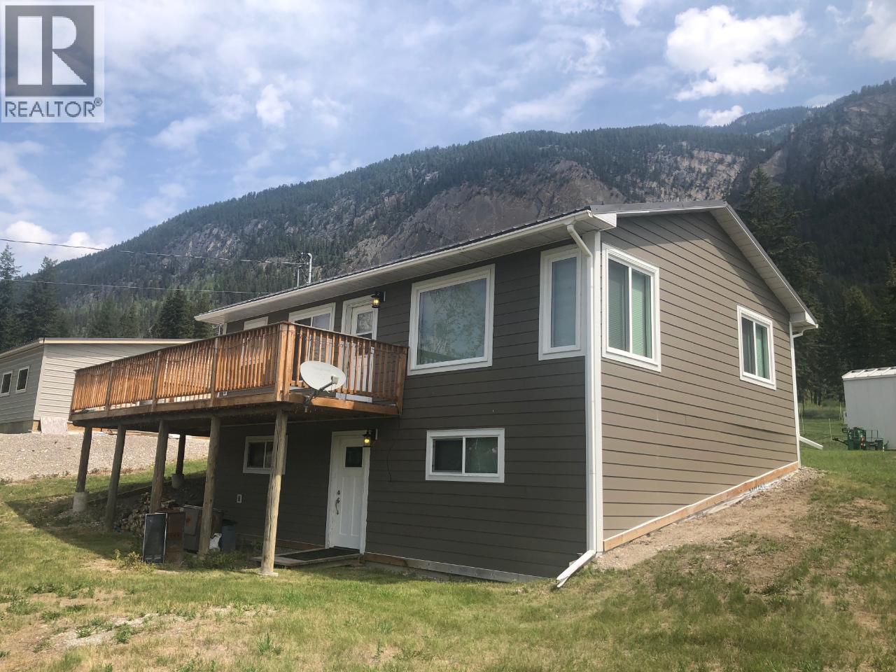 726 95 Highway, Spillimacheen, British Columbia  V0A 1M0 - Photo 9 - 10379083