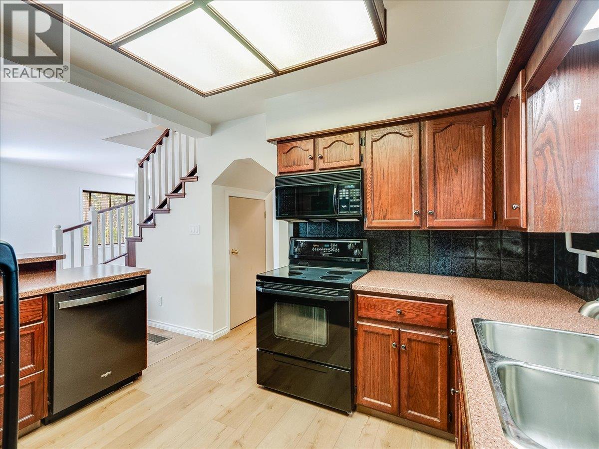 2007 Valleyview Drive, Trail, British Columbia  V1R 3B3 - Photo 15 - 10378704