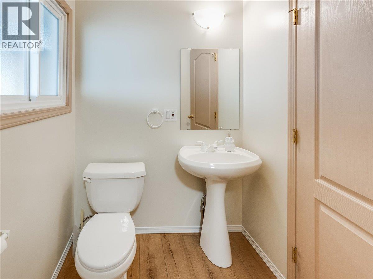 2007 Valleyview Drive, Trail, British Columbia  V1R 3B3 - Photo 16 - 10378704