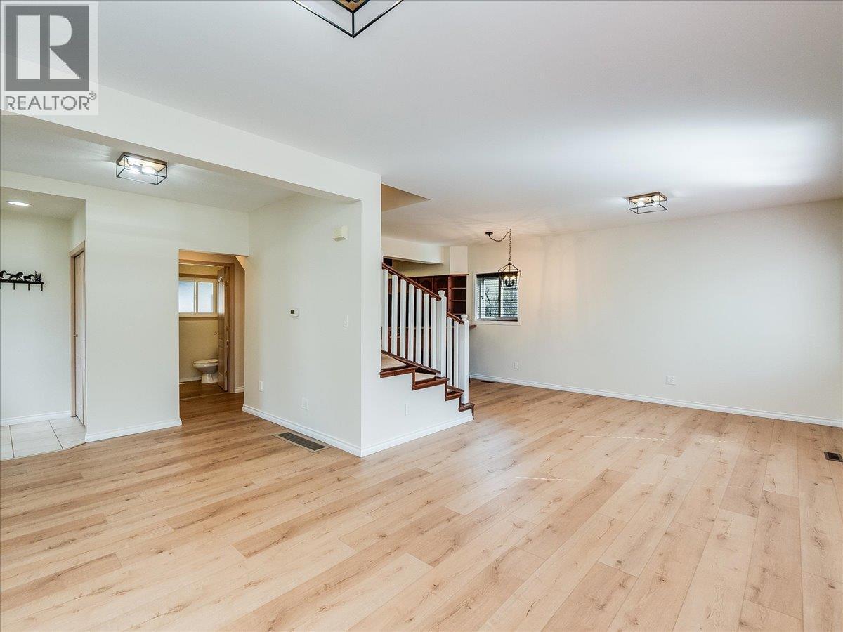 2007 Valleyview Drive, Trail, British Columbia  V1R 3B3 - Photo 8 - 10378704