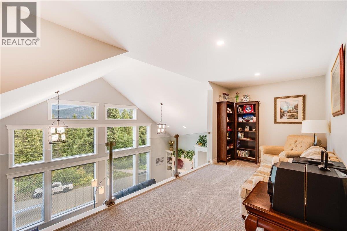 220 Chase Road, Christina Lake, British Columbia  V0H 1E0 - Photo 10 - 10378334