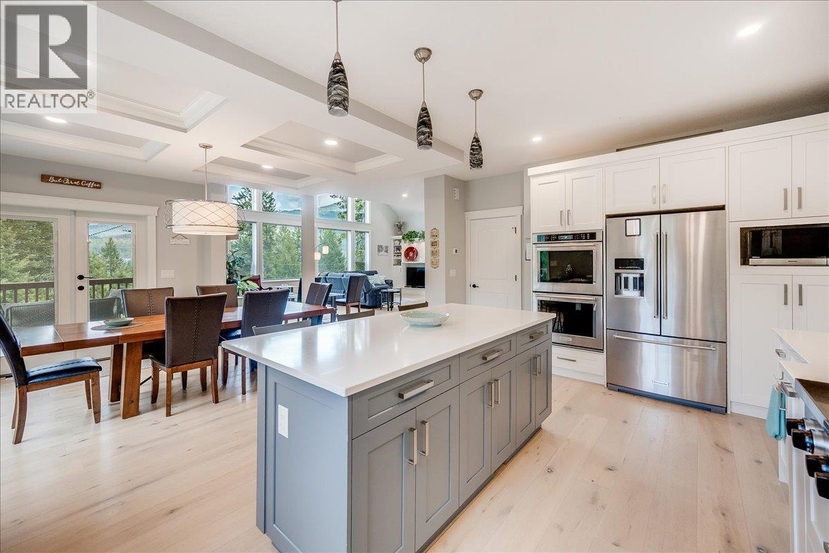 220 Chase Road, Christina Lake, British Columbia  V0H 1E0 - Photo 13 - 10378334