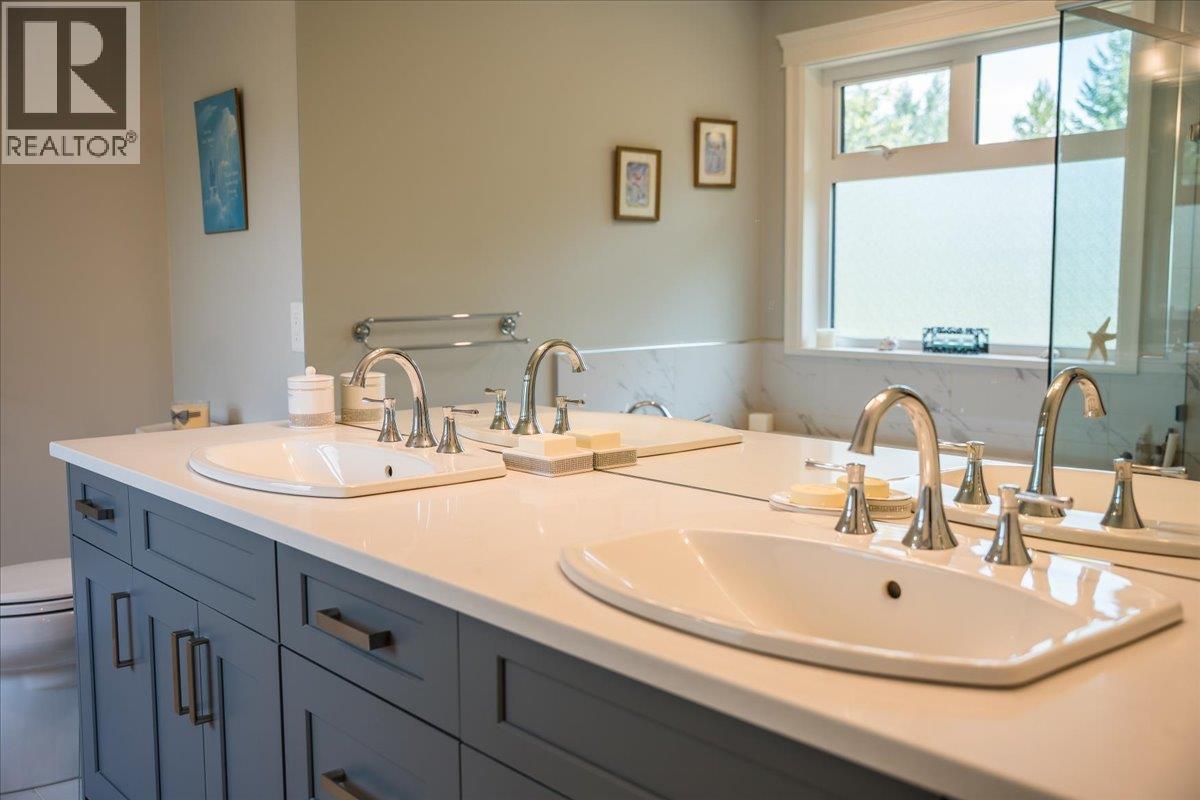 220 Chase Road, Christina Lake, British Columbia  V0H 1E0 - Photo 24 - 10378334