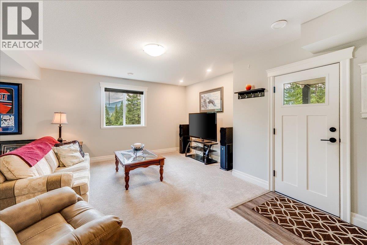 220 Chase Road, Christina Lake, British Columbia  V0H 1E0 - Photo 26 - 10378334