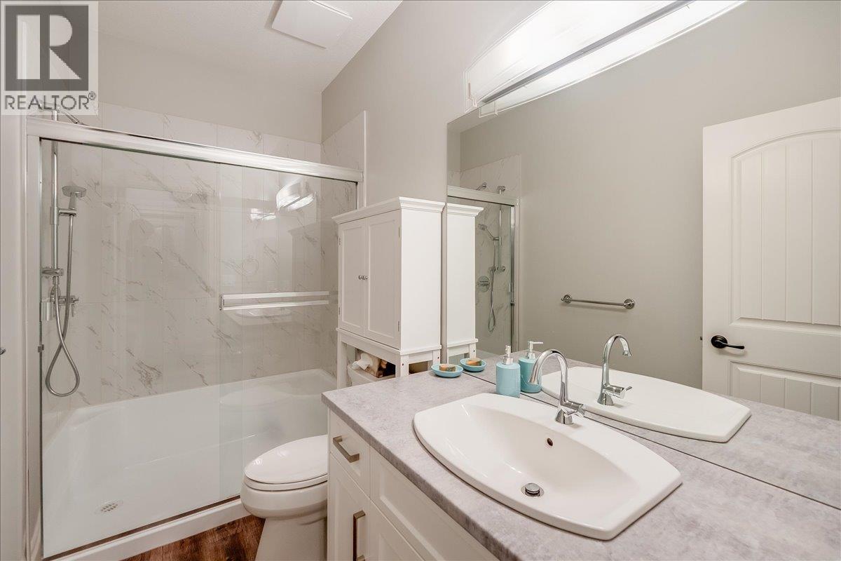 220 Chase Road, Christina Lake, British Columbia  V0H 1E0 - Photo 35 - 10378334