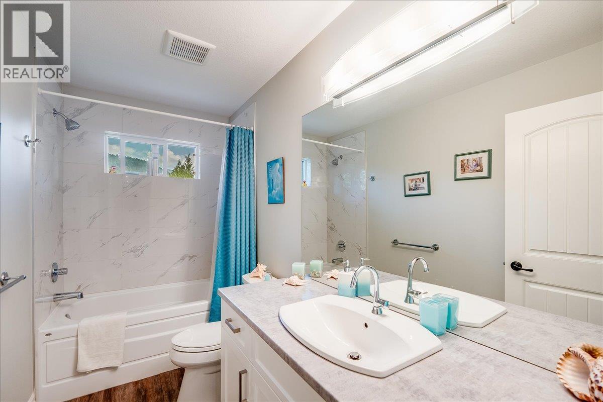 220 Chase Road, Christina Lake, British Columbia  V0H 1E0 - Photo 37 - 10378334