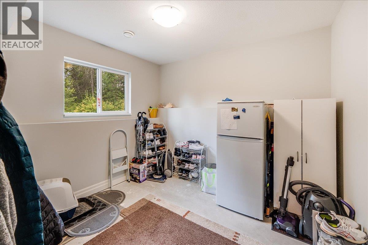 220 Chase Road, Christina Lake, British Columbia  V0H 1E0 - Photo 42 - 10378334