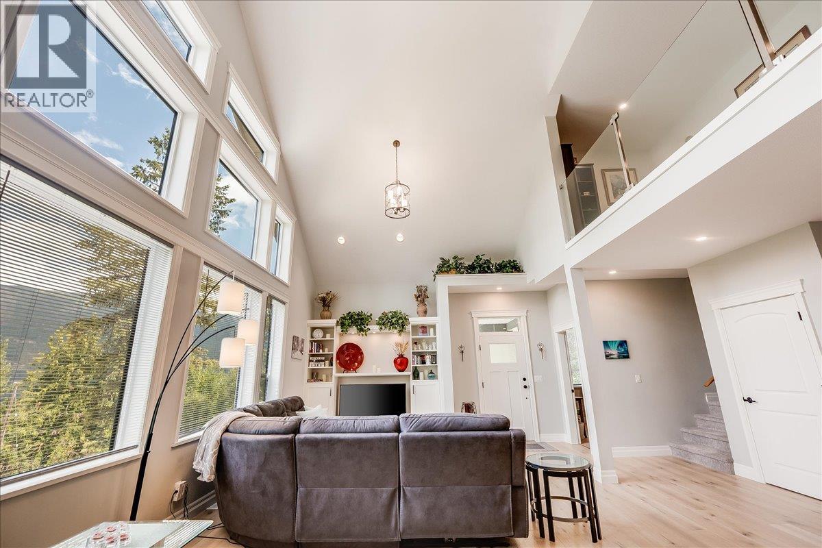 220 Chase Road, Christina Lake, British Columbia  V0H 1E0 - Photo 8 - 10378334