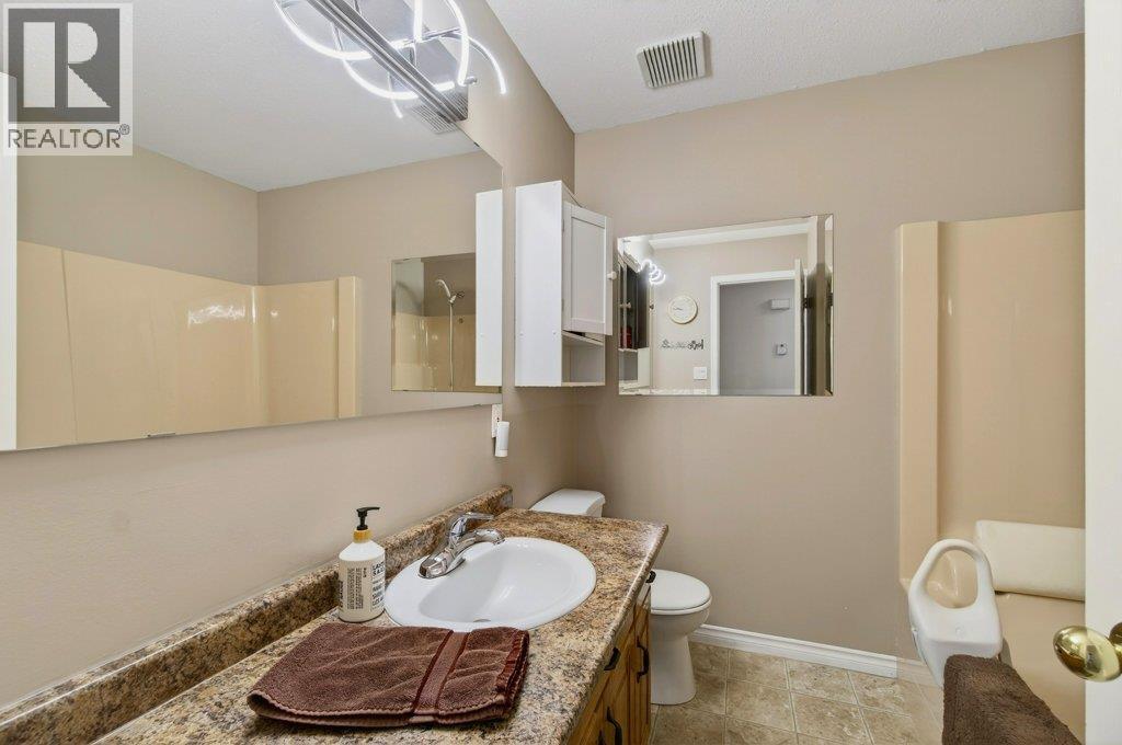 2090 14 Street Sw, Salmon Arm, British Columbia  V1E 1L6 - Photo 32 - 10377408