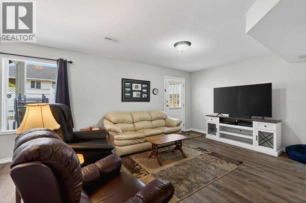 2090 14 Street Sw, Salmon Arm, British Columbia  V1E 1L6 - Photo 35 - 10377408