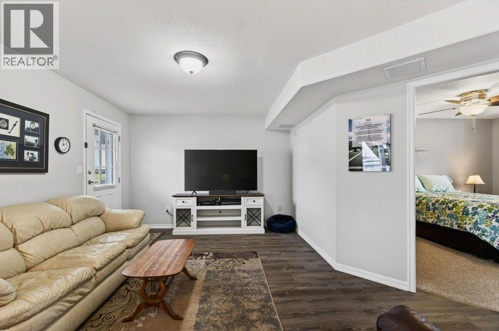 2090 14 Street Sw, Salmon Arm, British Columbia  V1E 1L6 - Photo 36 - 10377408