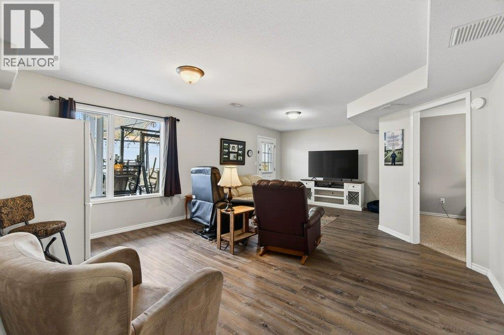 2090 14 Street Sw, Salmon Arm, British Columbia  V1E 1L6 - Photo 38 - 10377408