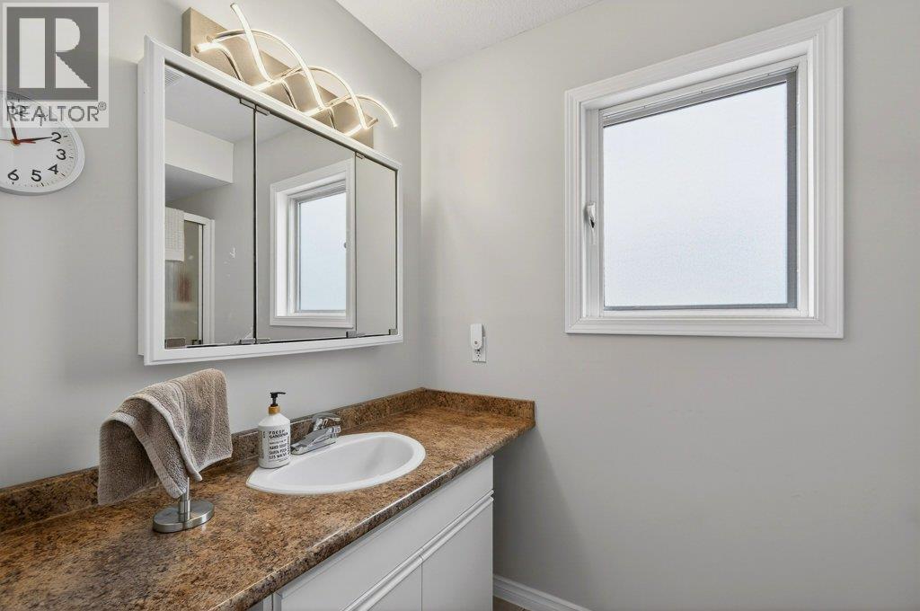 2090 14 Street Sw, Salmon Arm, British Columbia  V1E 1L6 - Photo 44 - 10377408