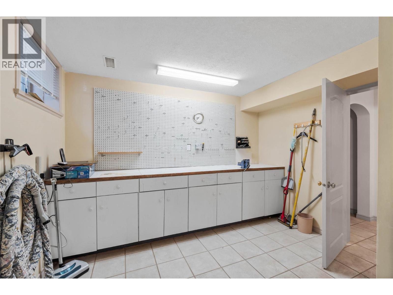 3689 Navatanee Drive, Kamloops, British Columbia  V2H 1S1 - Photo 27 - 10378034