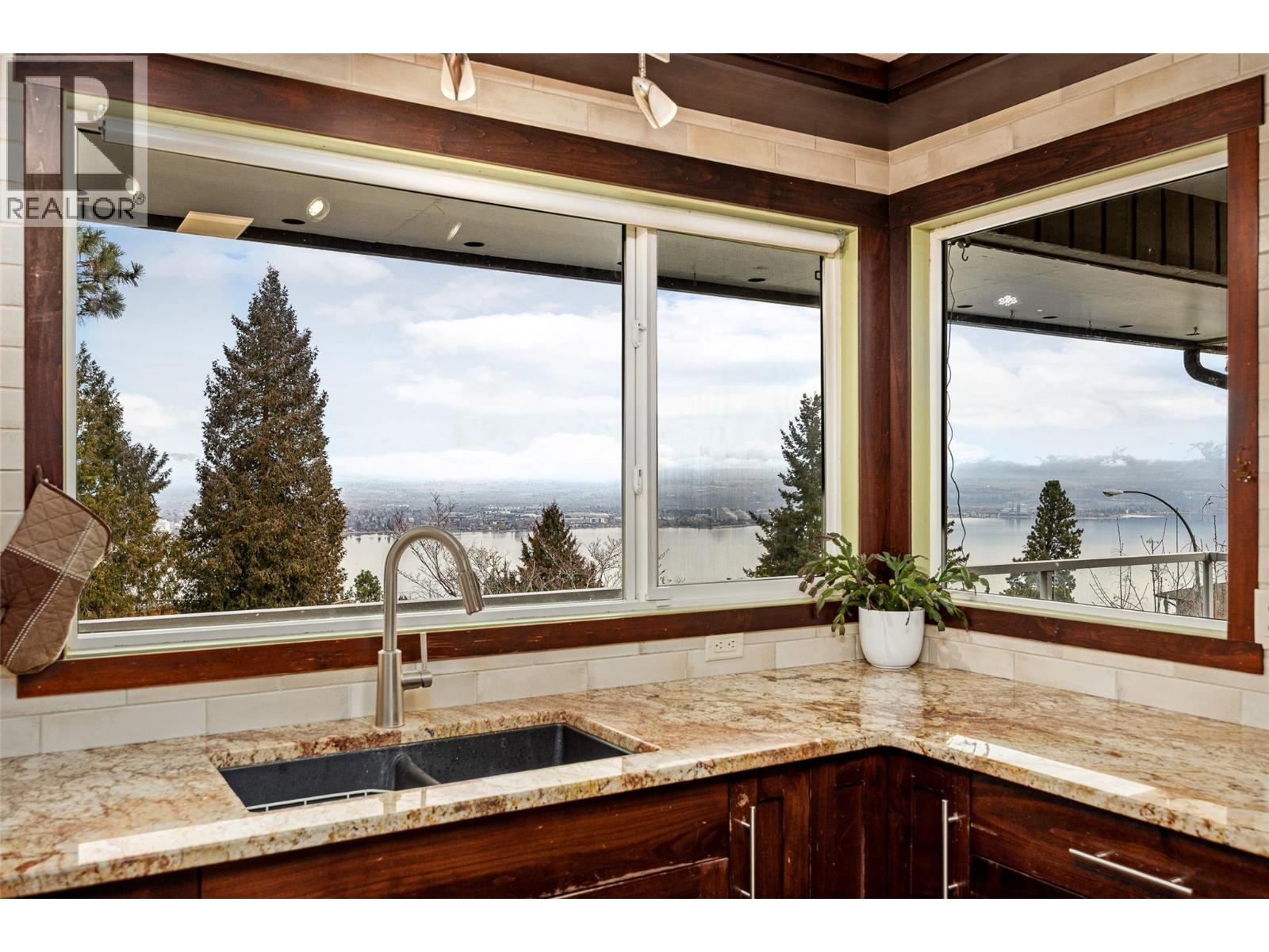 2152 Alexander Place, Kelowna, British Columbia  V1Z 2X5 - Photo 19 - 10378300