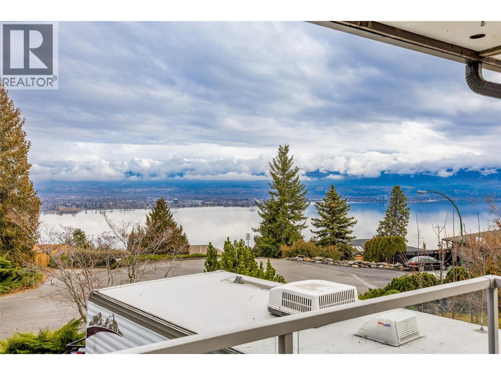 2152 Alexander Place, Kelowna, British Columbia  V1Z 2X5 - Photo 2 - 10378300