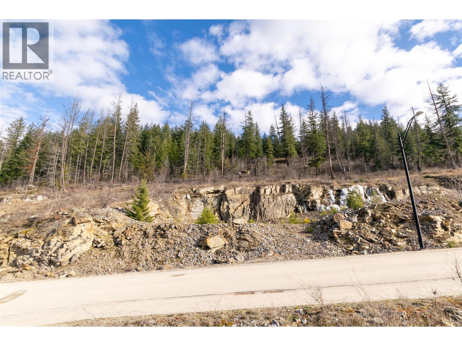 279 Bayview Drive, Sicamous, British Columbia  V0E 2V1 - Photo 2 - 10376950