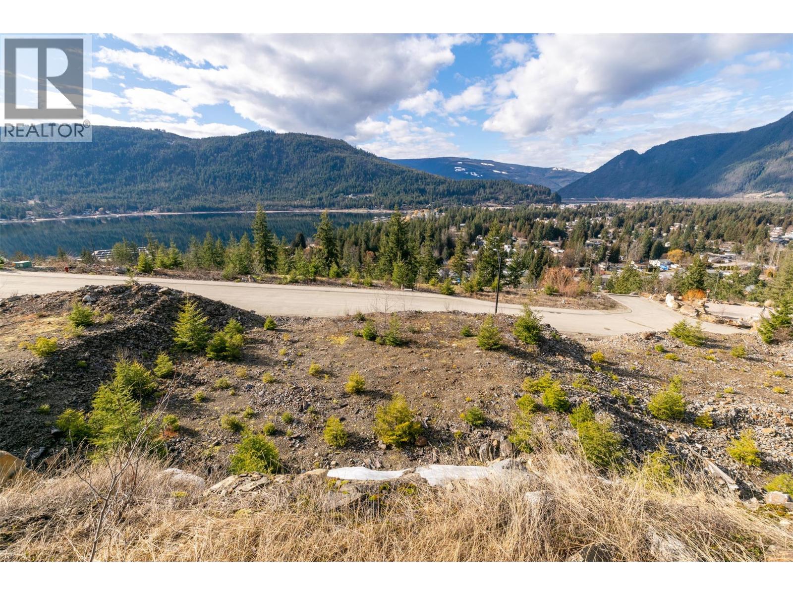 279 Bayview Drive, Sicamous, British Columbia  V0E 2V1 - Photo 4 - 10376950