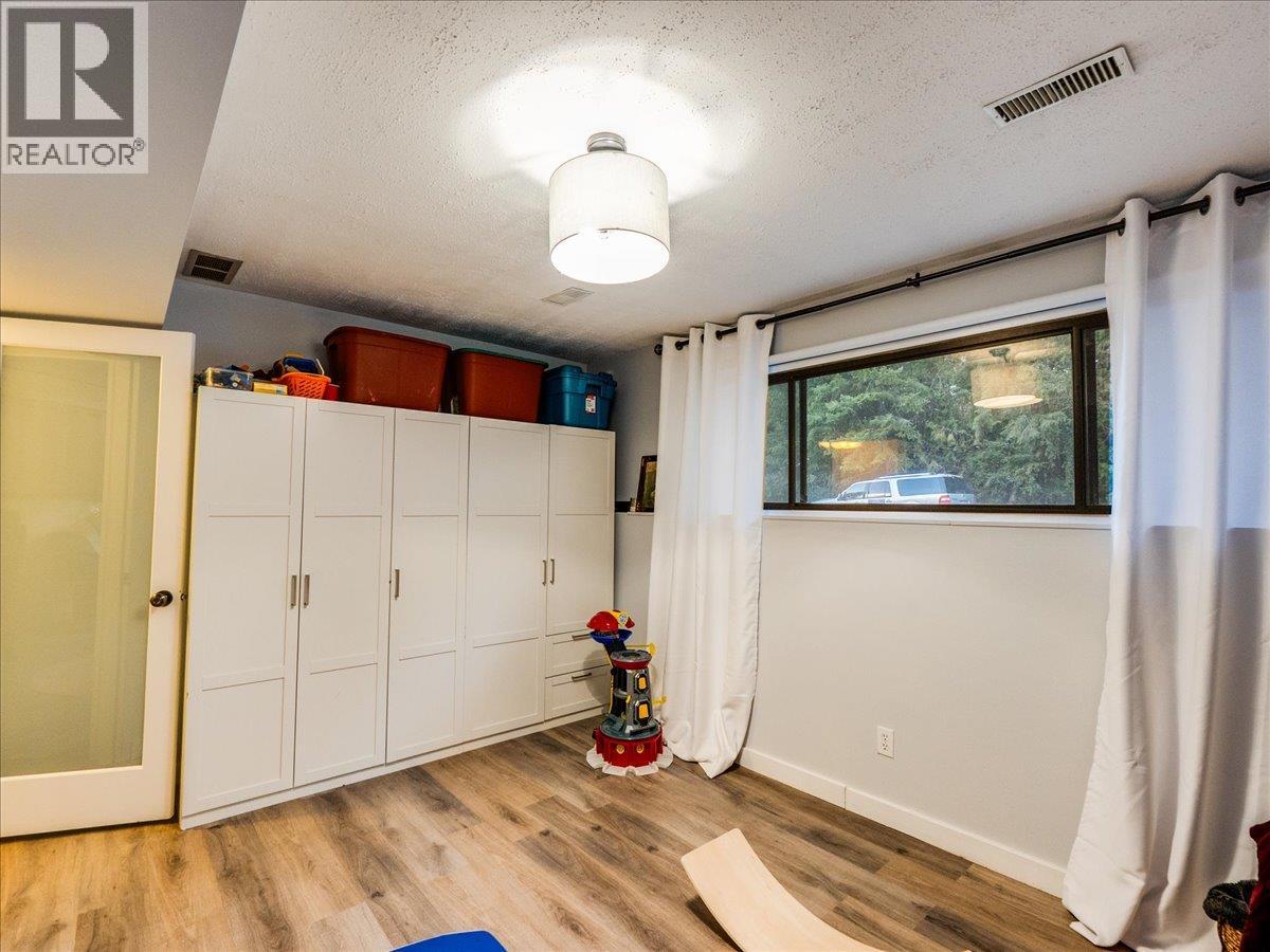 1441 Meadowbrook Drive, Castlegar, British Columbia  V1L 3L9 - Photo 24 - 10379115