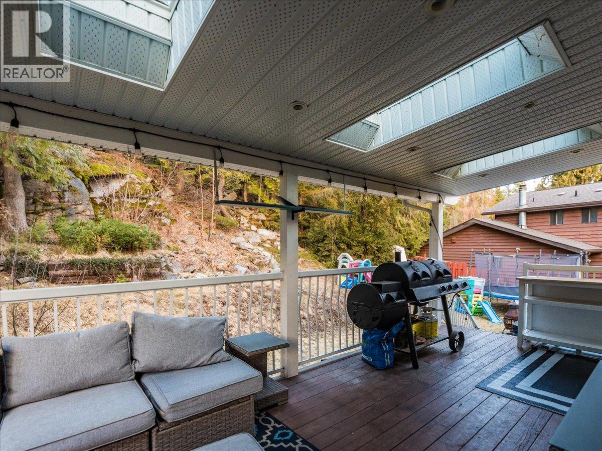 1441 Meadowbrook Drive, Castlegar, British Columbia  V1L 3L9 - Photo 27 - 10379115