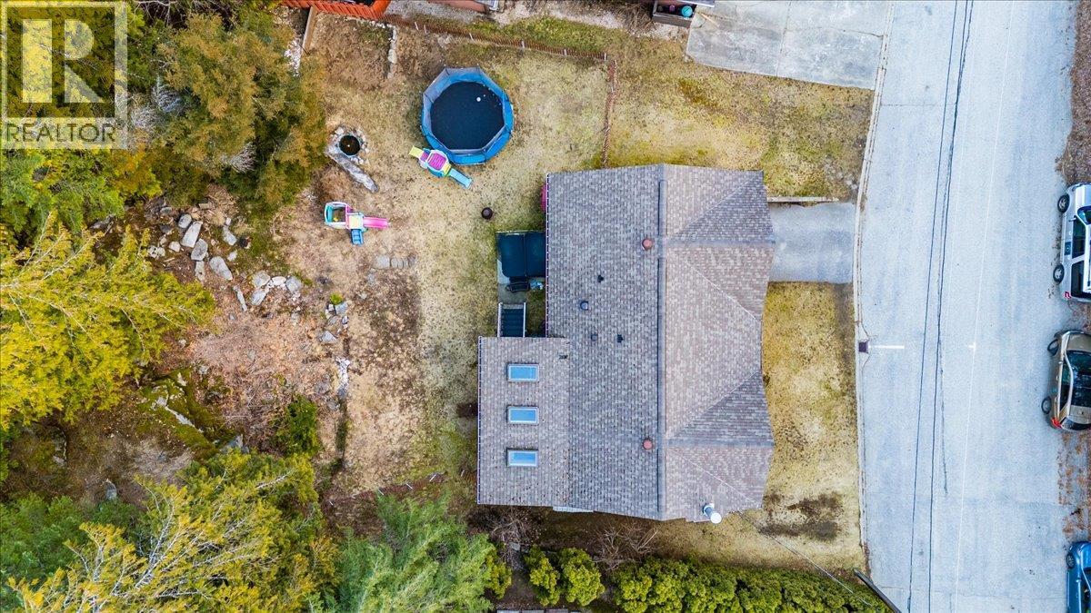 1441 Meadowbrook Drive, Castlegar, British Columbia  V1L 3L9 - Photo 3 - 10379115