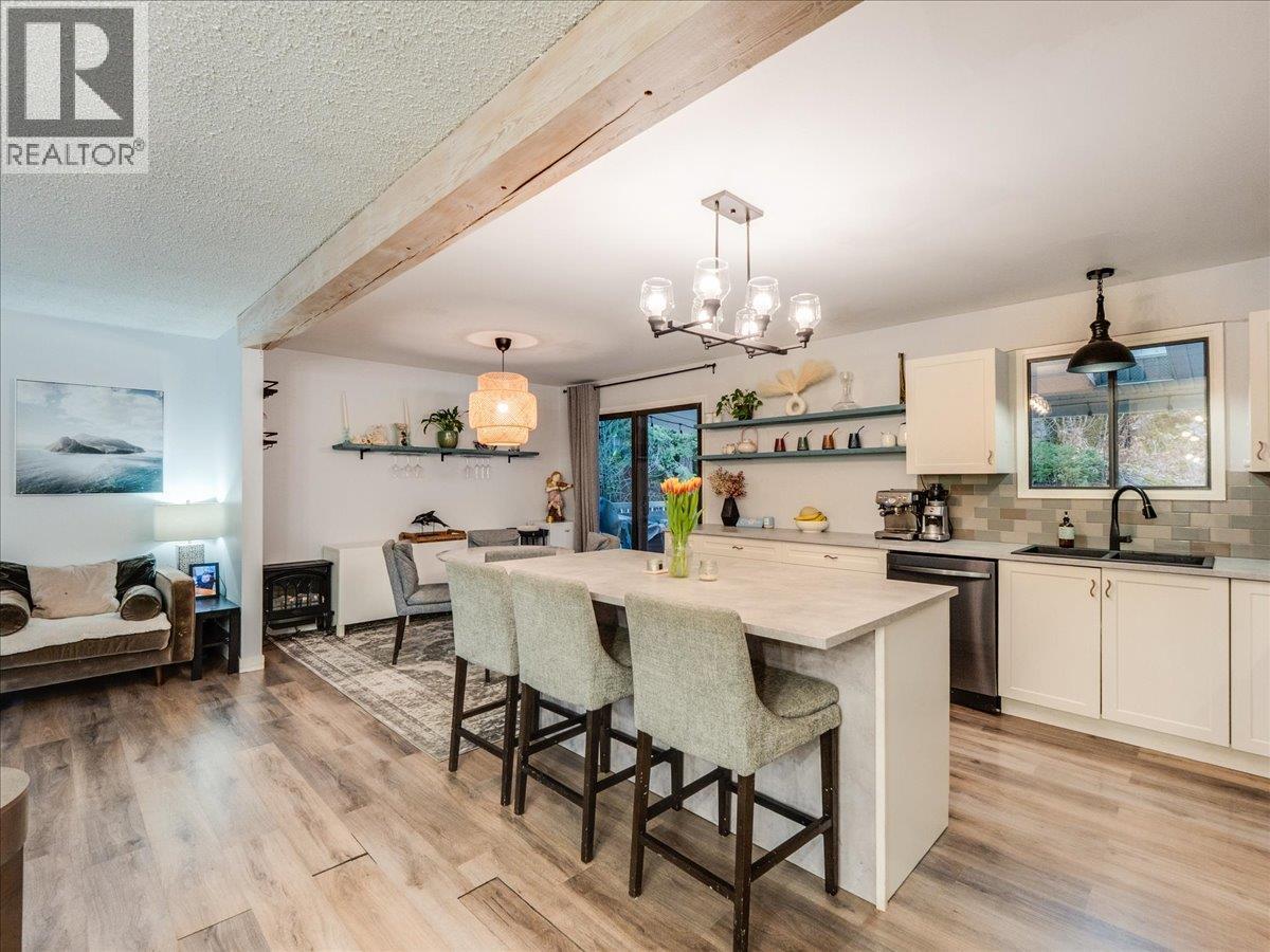 1441 Meadowbrook Drive, Castlegar, British Columbia  V1L 3L9 - Photo 6 - 10379115