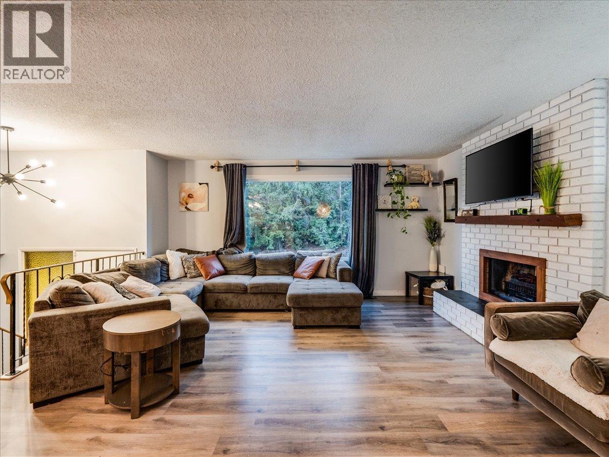 1441 Meadowbrook Drive, Castlegar, British Columbia  V1L 3L9 - Photo 8 - 10379115
