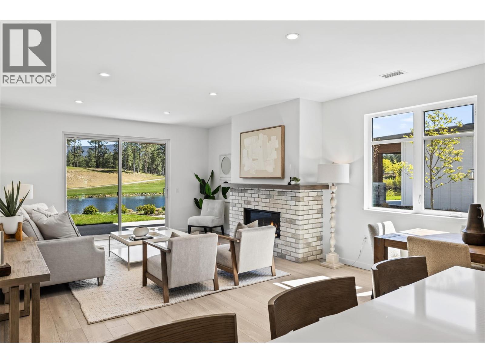 1979 Country Club Drive Unit# 12, kelowna, British Columbia