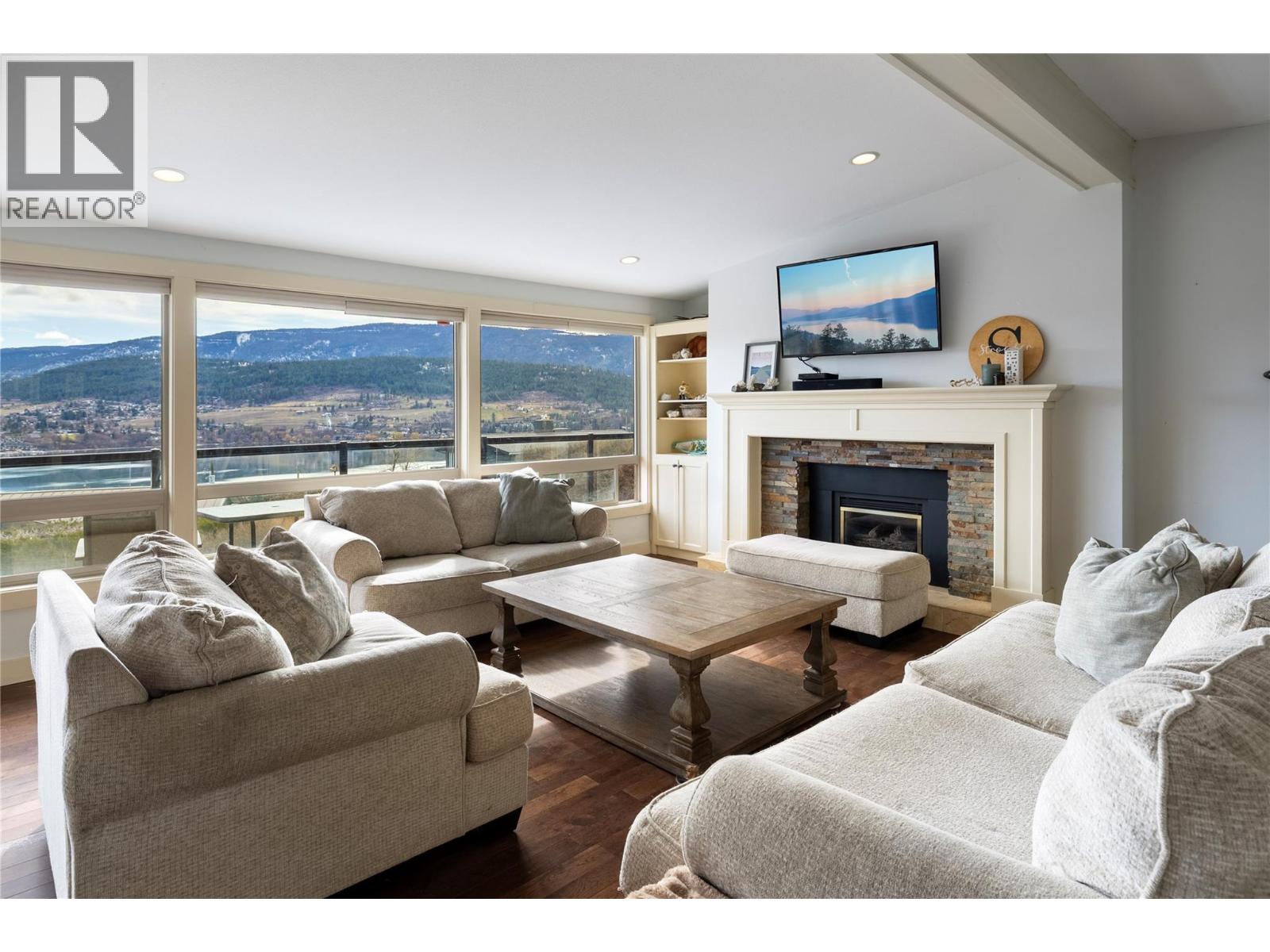 8705 Kalview Drive, Coldstream, British Columbia  V1B 1X2 - Photo 10 - 10378523