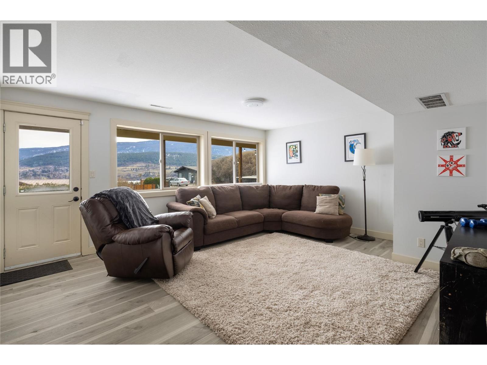 8705 Kalview Drive, Coldstream, British Columbia  V1B 1X2 - Photo 32 - 10378523