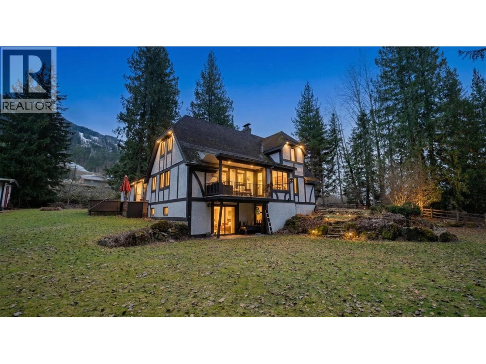 3025 Camozzi Road, revelstoke, British Columbia