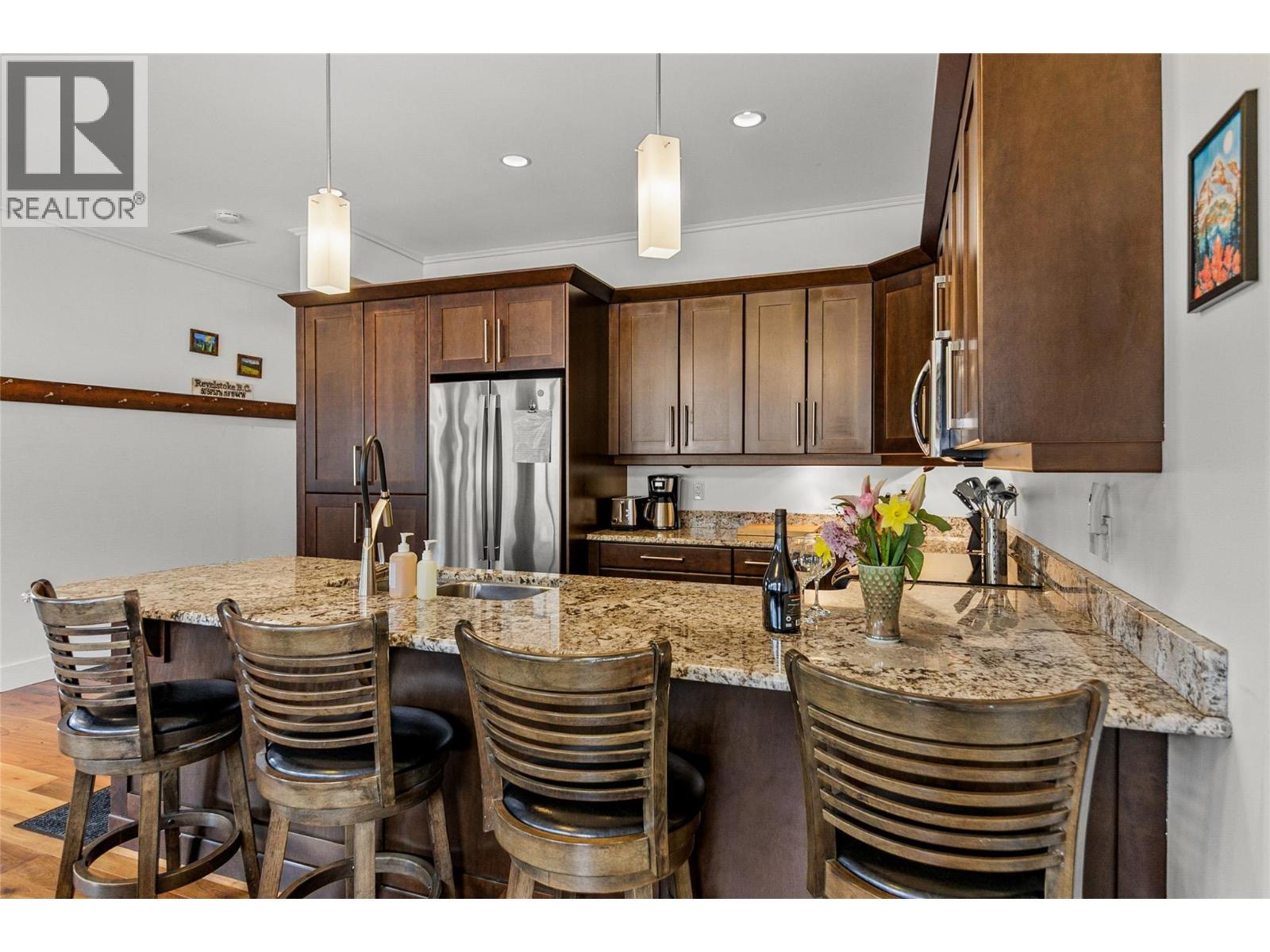 309 1 Street W Unit# 301, Revelstoke, British Columbia  V0E 2S0 - Photo 4 - 10378232