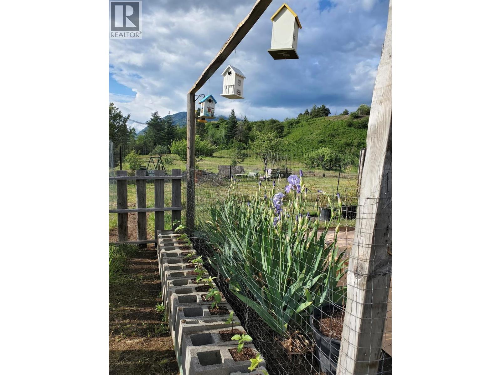 1040 Wild Orchard Lane, Castlegar, British Columbia  V1N 4L1 - Photo 12 - 10379153