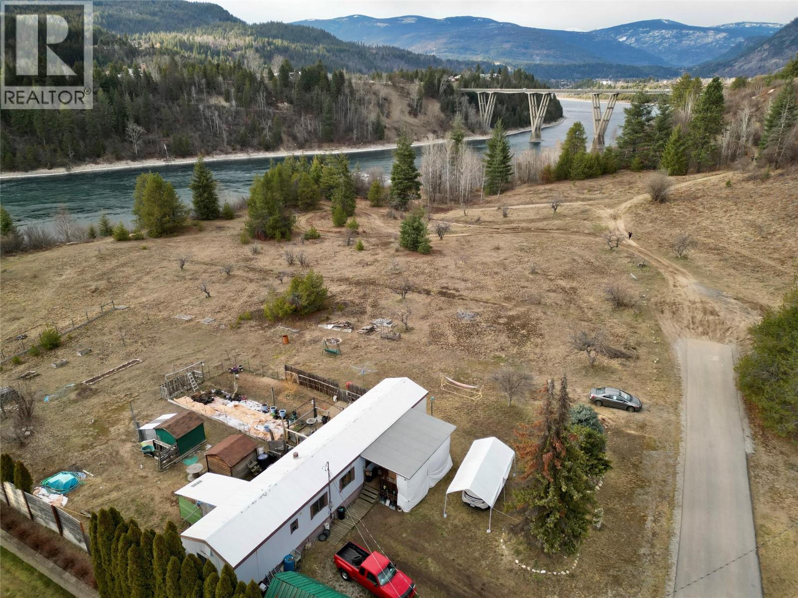 1040 Wild Orchard Lane, Castlegar, British Columbia  V1N 4L1 - Photo 2 - 10379153