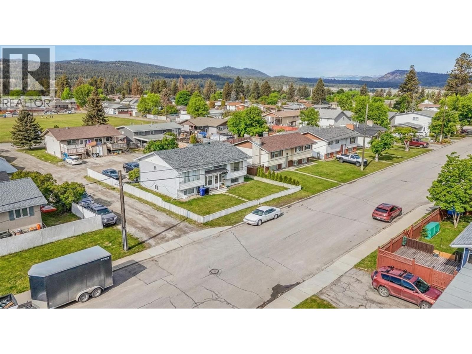 1121 8 Avenue S, Cranbrook, British Columbia  V1C 5J6 - Photo 2 - 10378987