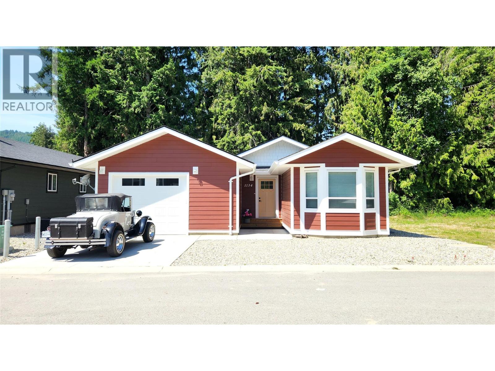 1134 Hawthorn Row, Sicamous, British Columbia  V0E 2V0 - Photo 2 - 10378000