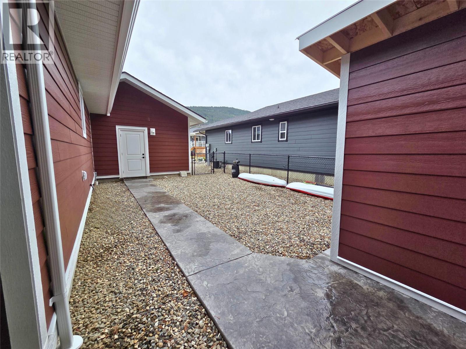 1134 Hawthorn Row, Sicamous, British Columbia  V0E 2V0 - Photo 27 - 10378000