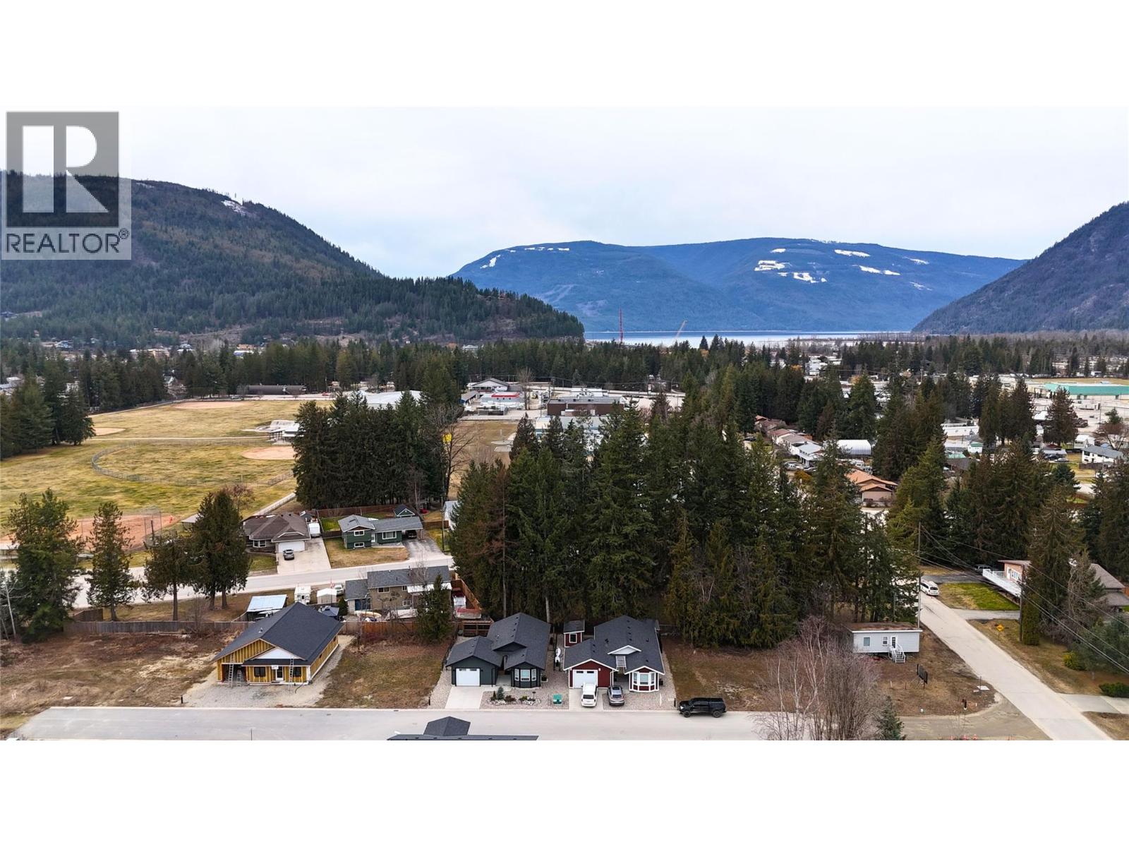 1134 Hawthorn Row, Sicamous, British Columbia  V0E 2V0 - Photo 29 - 10378000
