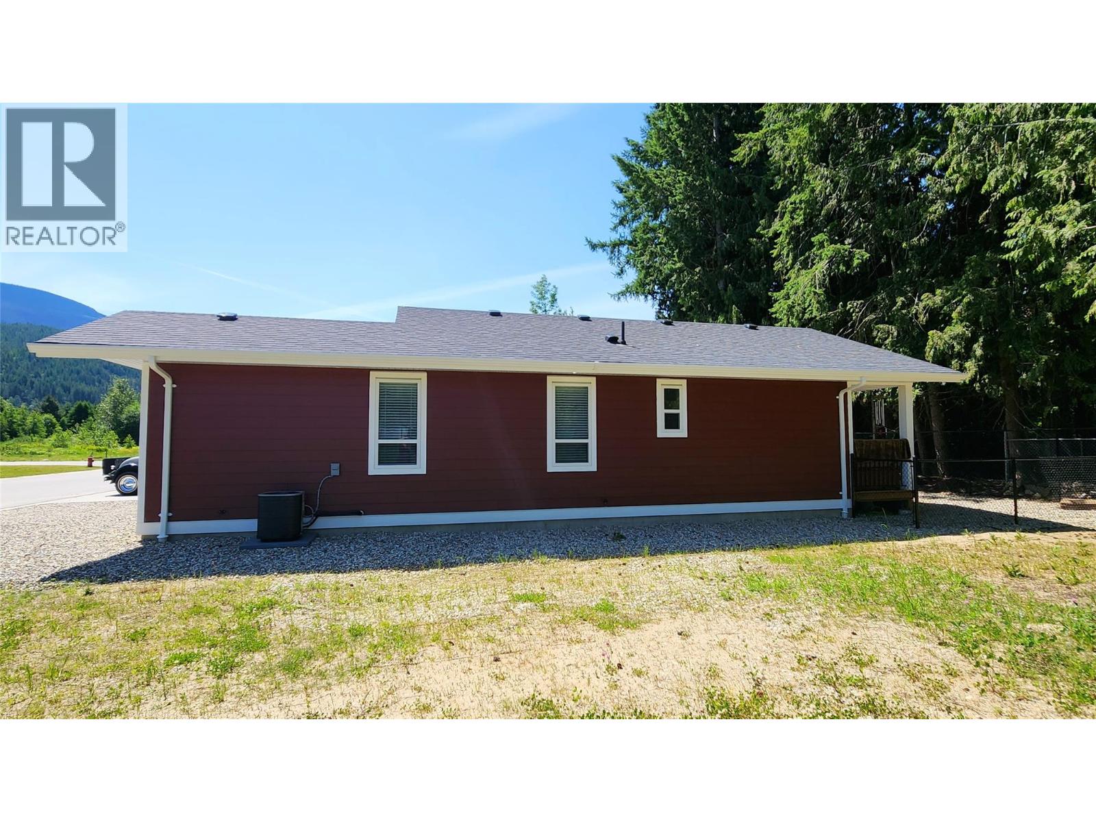1134 Hawthorn Row, Sicamous, British Columbia  V0E 2V0 - Photo 33 - 10378000