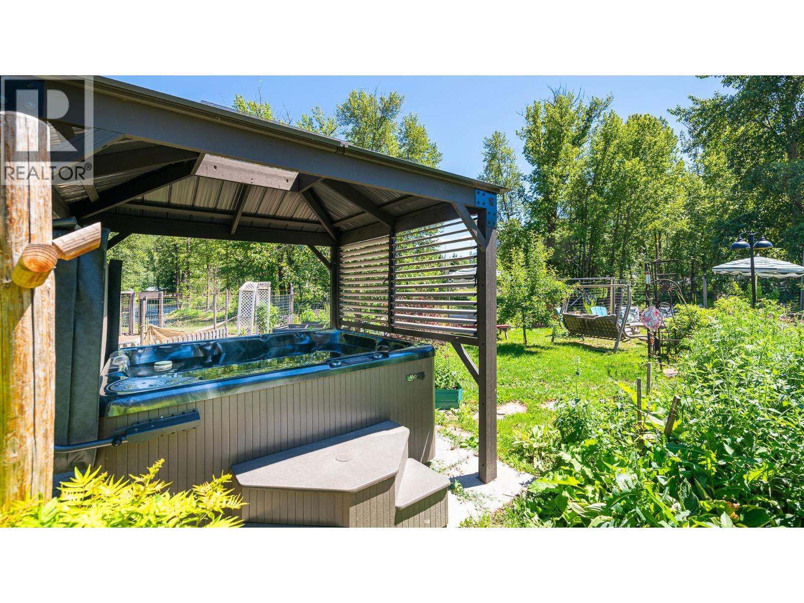 9005 3 & 95 Highway, Yahk, British Columbia  V0B 2P0 - Photo 2 - 10379140