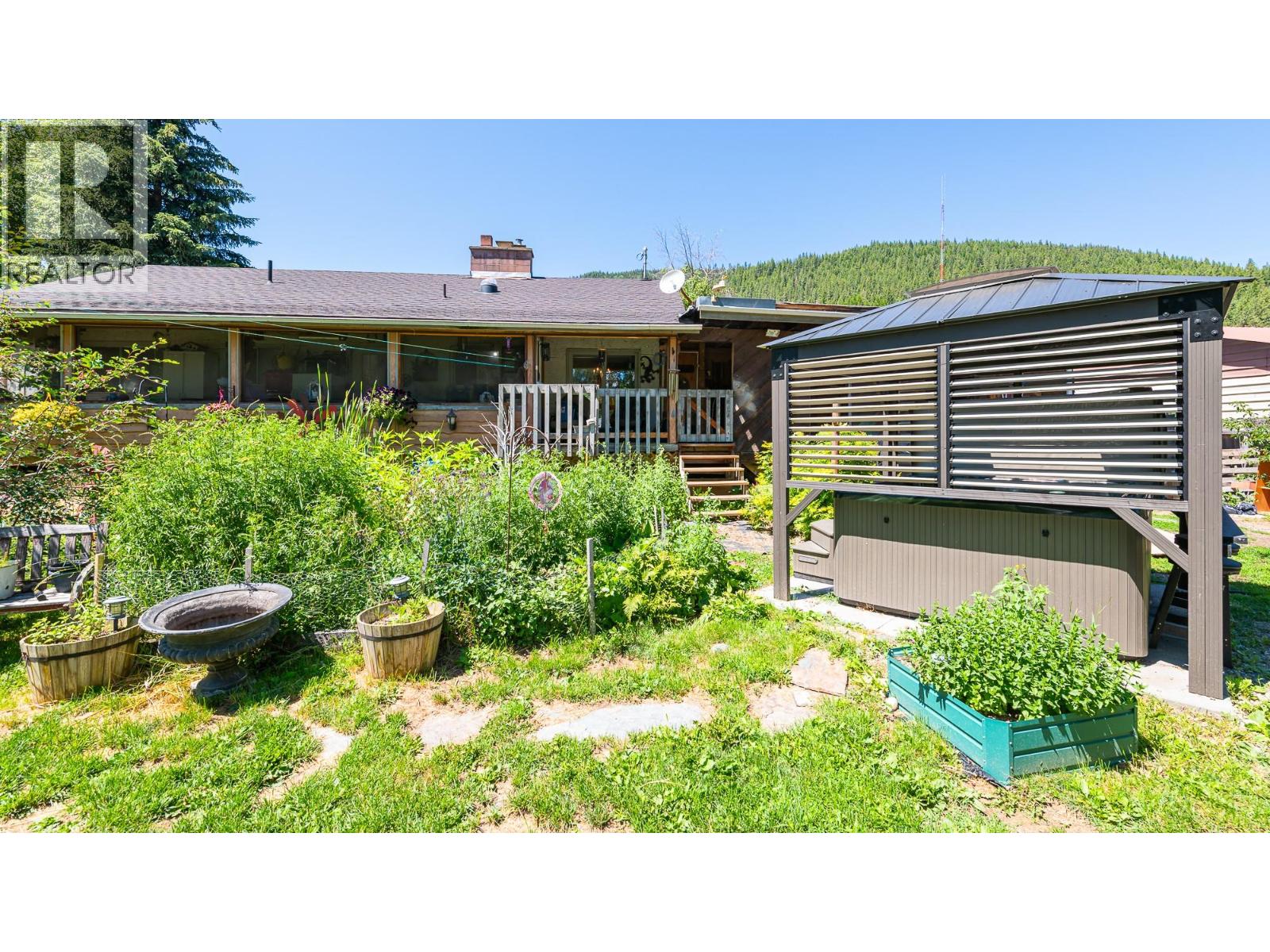 9005 3 & 95 Highway, Yahk, British Columbia  V0B 2P0 - Photo 31 - 10379140