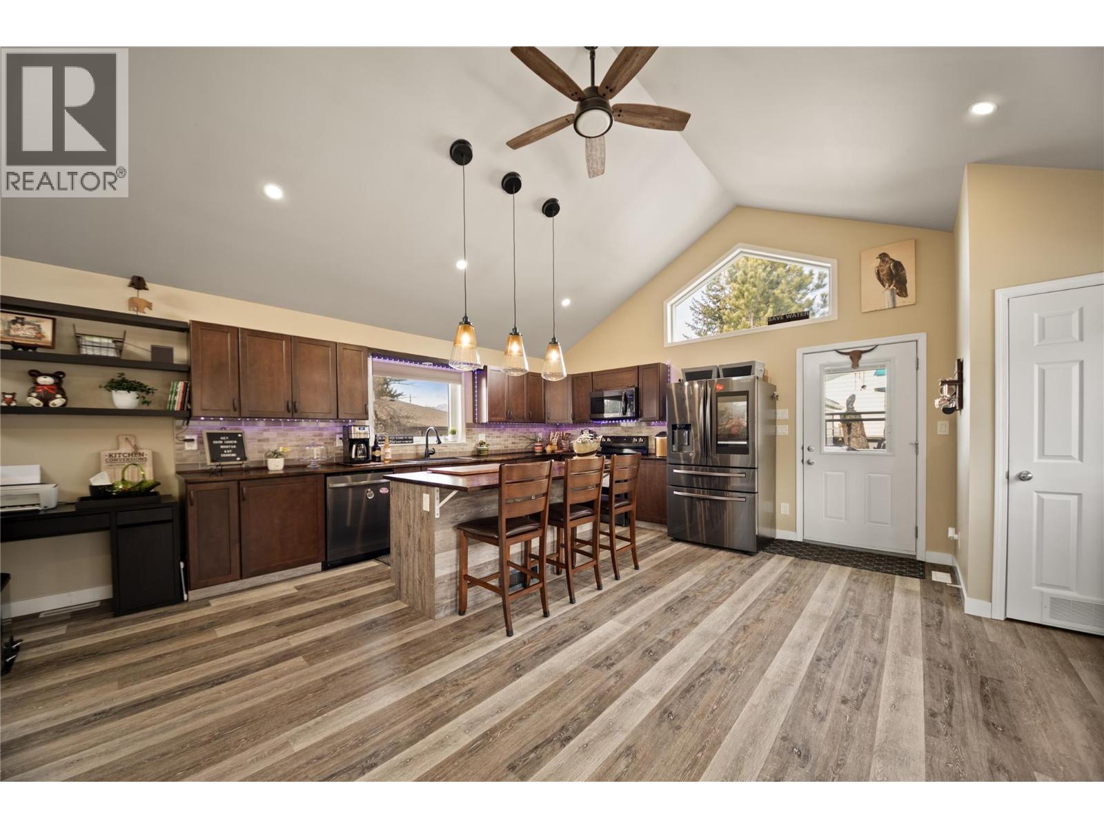 7527 Park Drive West, Radium Hot Springs, British Columbia  V0A 1M0 - Photo 14 - 10378971