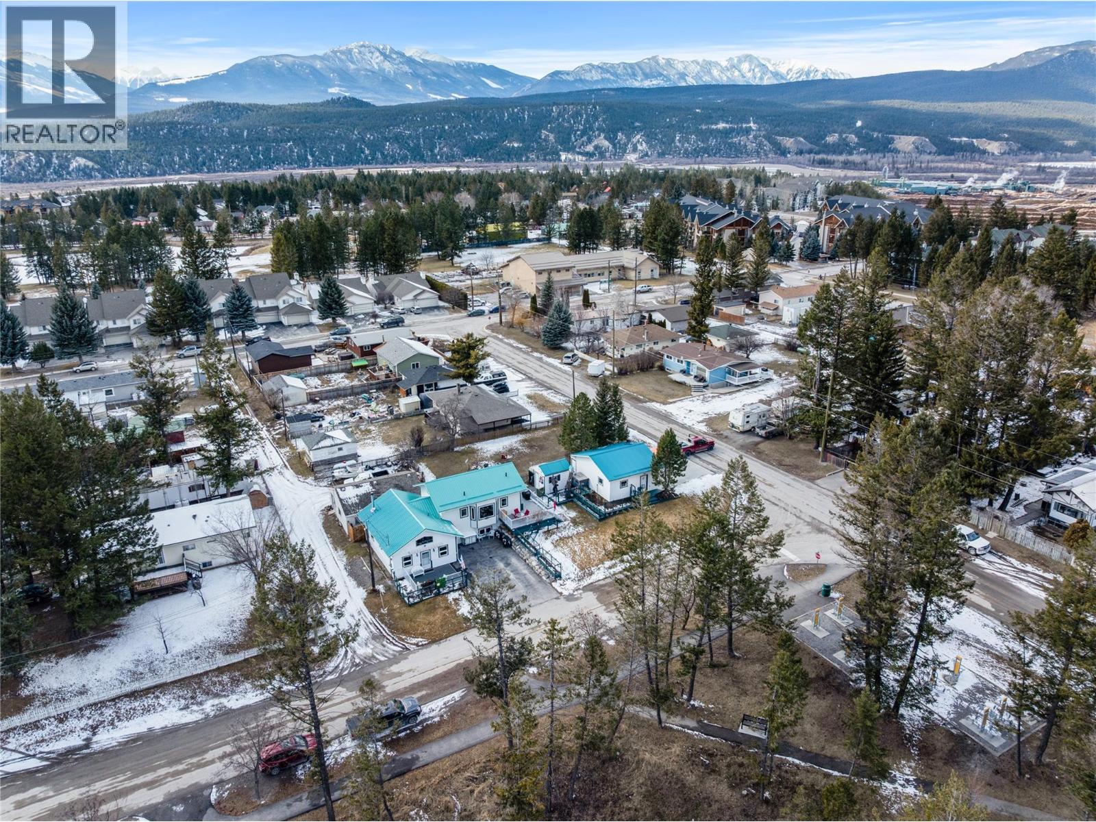 7527 Park Drive West, Radium Hot Springs, British Columbia  V0A 1M0 - Photo 3 - 10378971