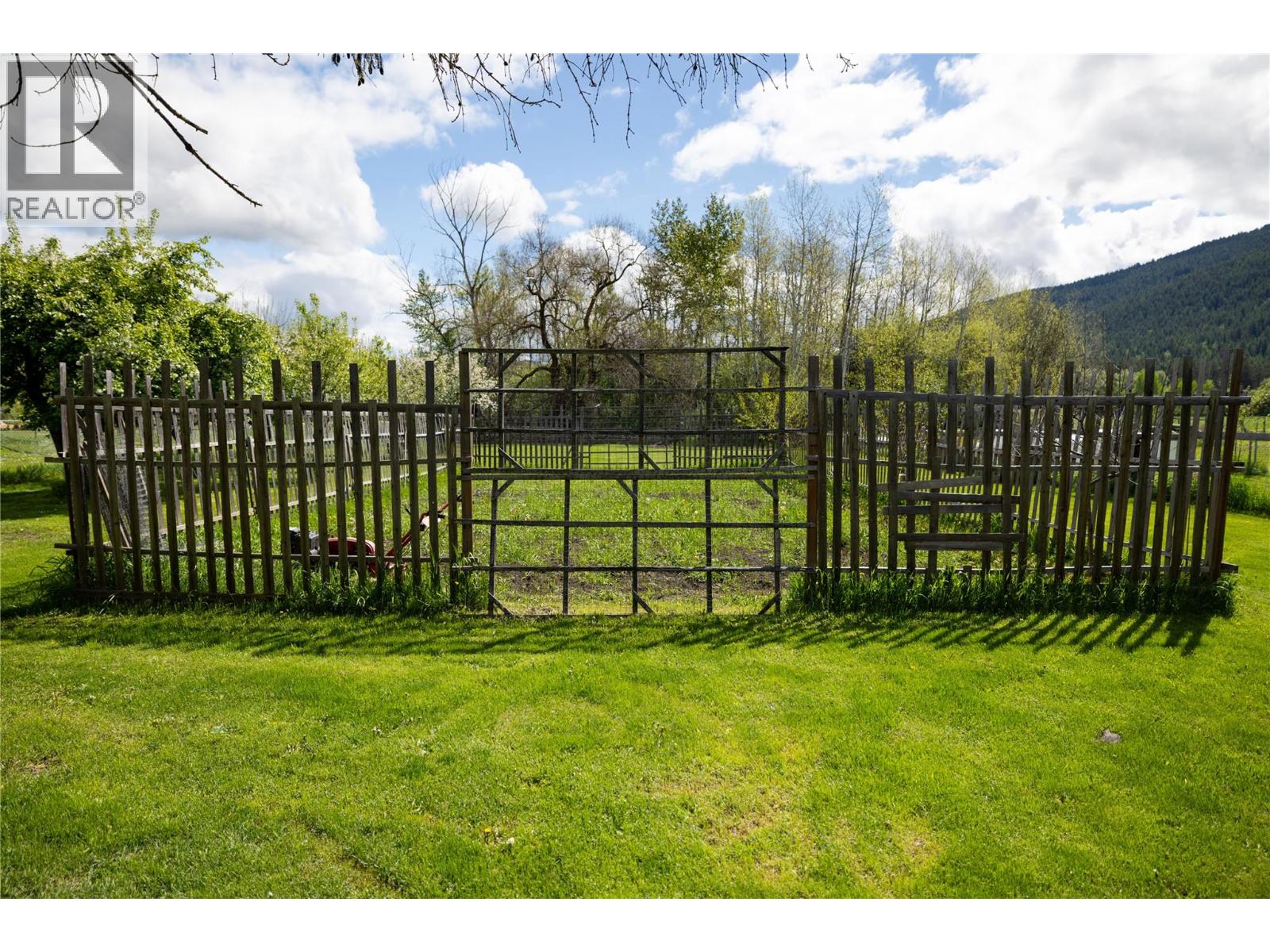 170 Whitevale Road, Lumby, British Columbia  V0E 2G7 - Photo 34 - 10378886