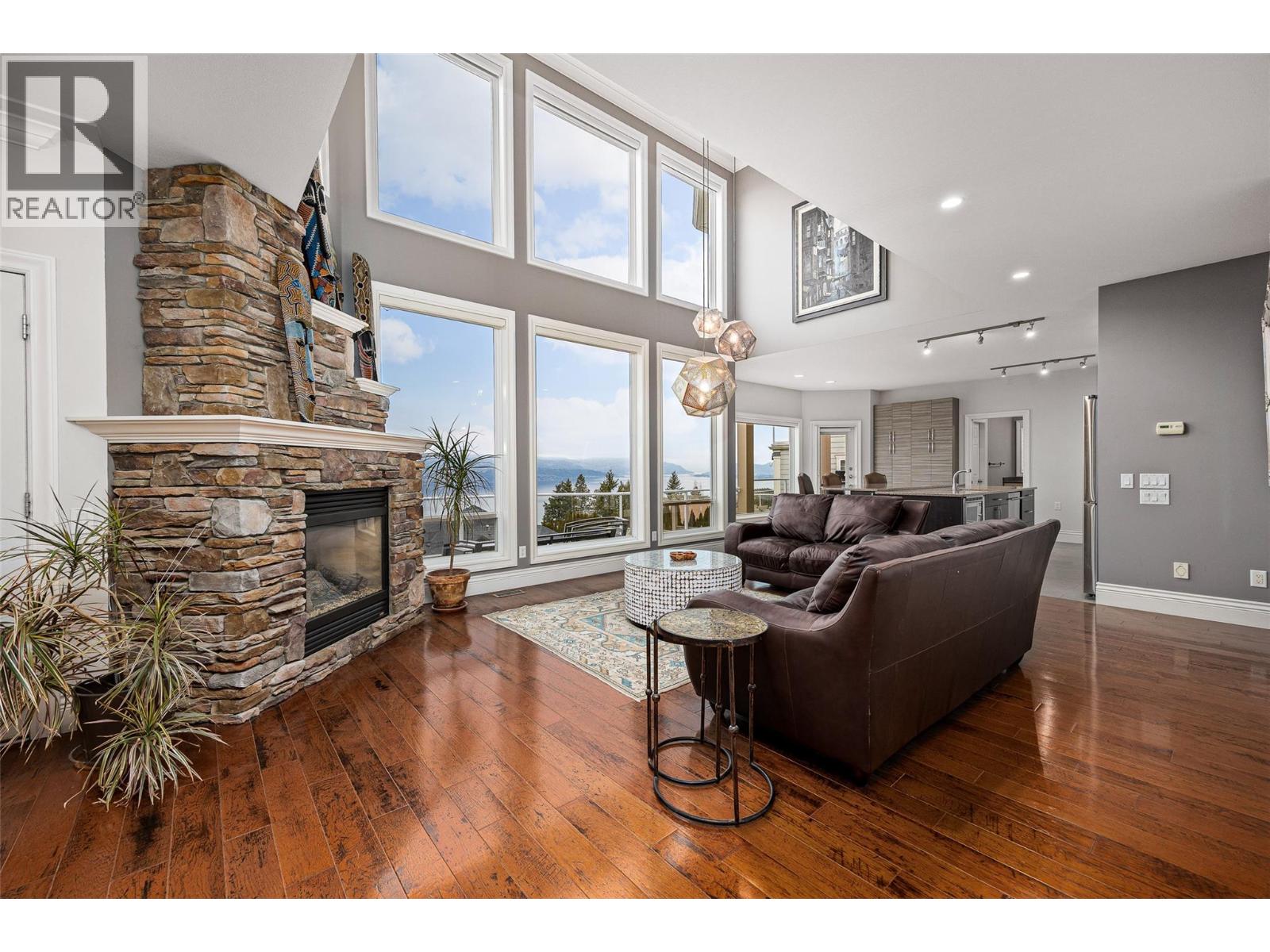 374 Quilchena Drive, Kelowna, British Columbia  V1W 4W4 - Photo 4 - 10379015