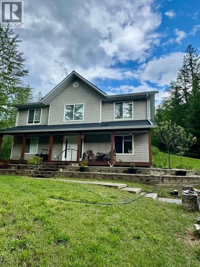 2095 Pass Creek Road, Castlegar, British Columbia  V1N 4T1 - Photo 3 - 10379218