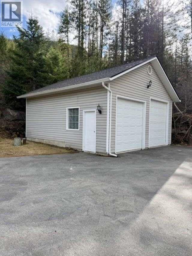 2095 Pass Creek Road, Castlegar, British Columbia  V1N 4T1 - Photo 4 - 10379218