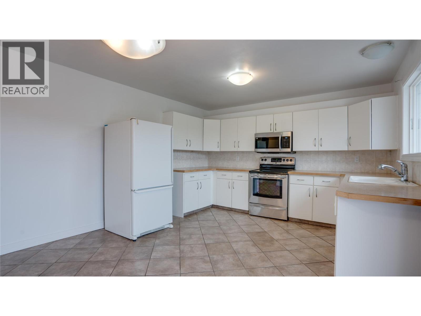 2303b 39 Street, Vernon, British Columbia  V1T 7W9 - Photo 10 - 10378825